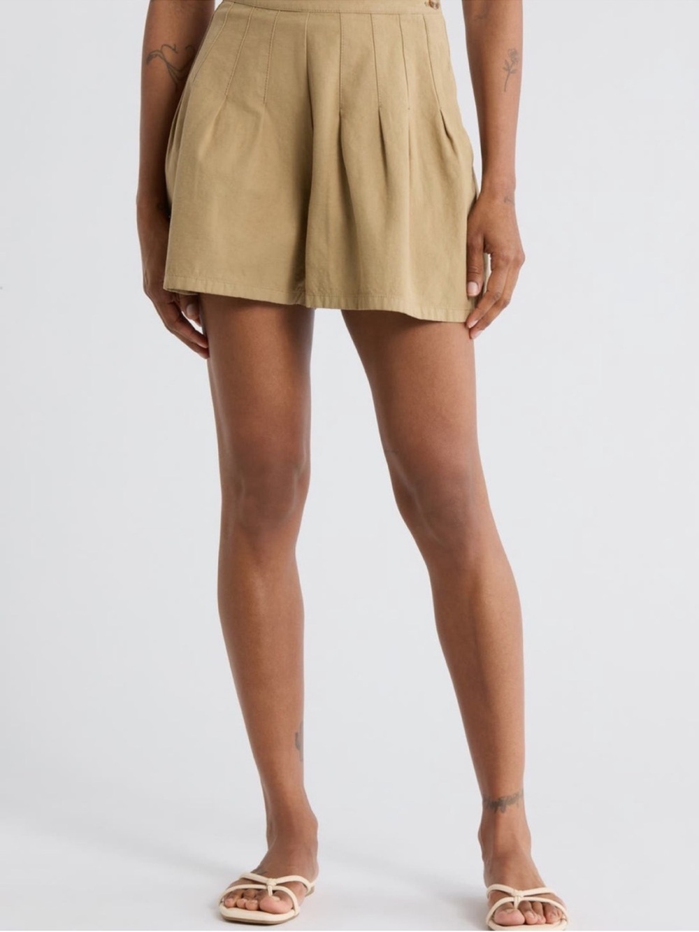 THE GREAT. High-Rise Pleated Shorts — Tan Brush